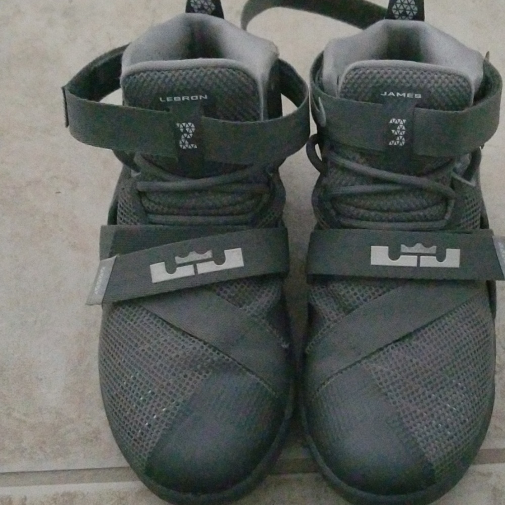 Lebron James Kids Basketball Shoes Soldier 9